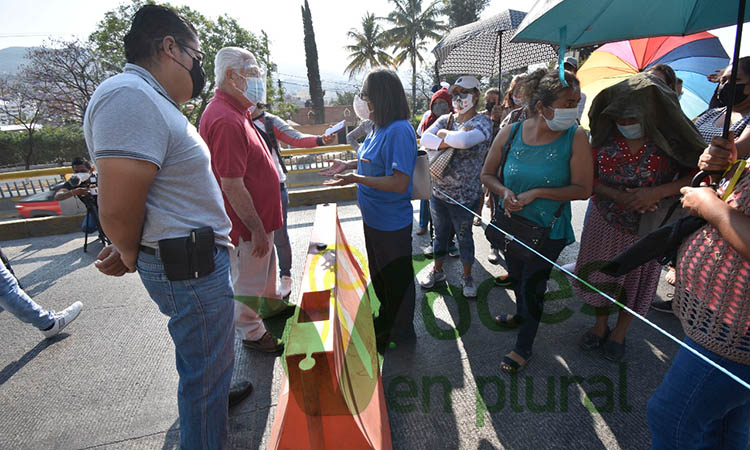Bloquen el boulevard Vicente Guerrero en Chilpancingo para exigir a la Capach el abasto de agua portable