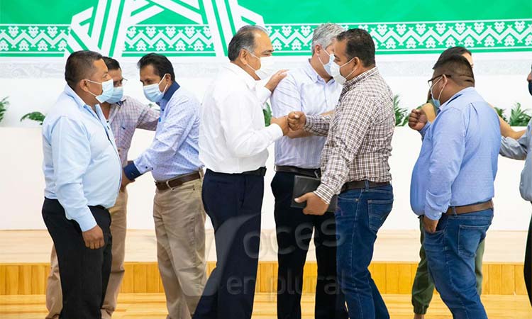 Firma Héctor Astudillo iniciativa para la creación de tres nuevos municipios
