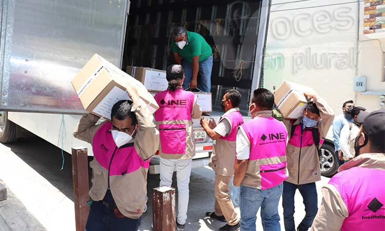 Llegan al INE Guerrero boletas y la documentación electoral bajo custodia militar