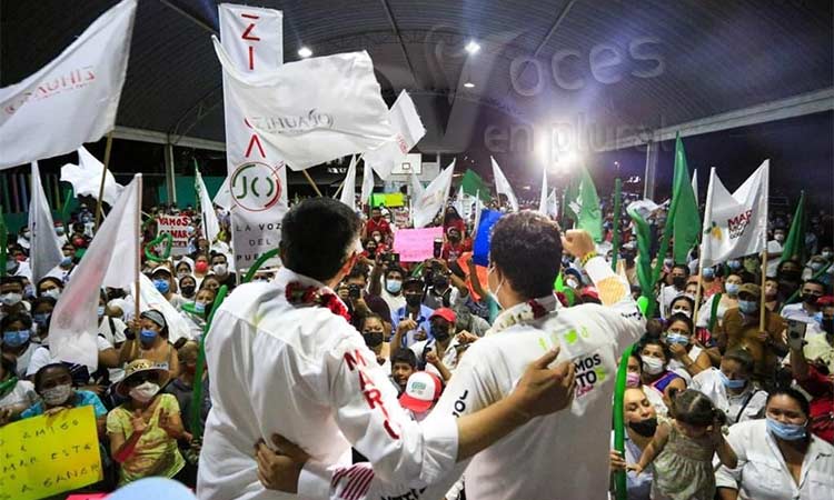 De gira por Zihuatanejo, se compromete Moreno Arcos a dignificar el sector salud