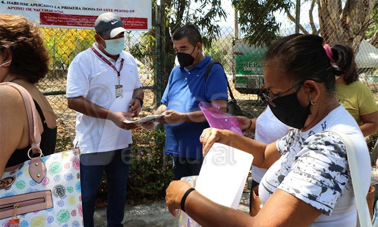La vacunación se desarrolla sin contratiempos; hay dosis suficientes para todos: Salud