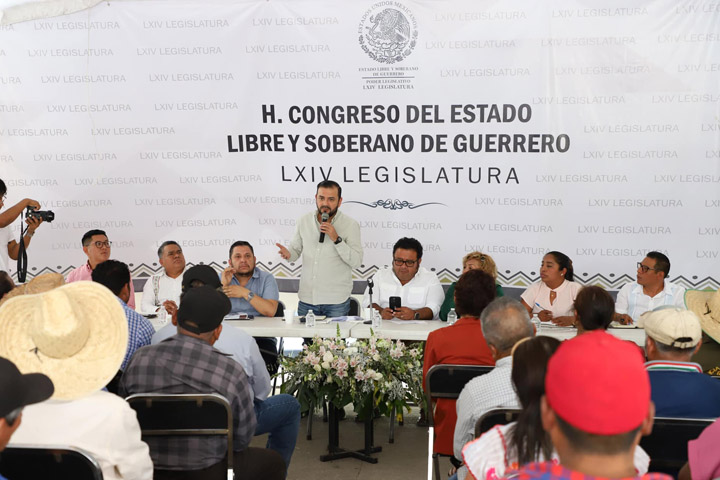 Atiende el diputado Jesús Urióstegui García a integrantes de la CRAC-PC en el Congreso del Estado